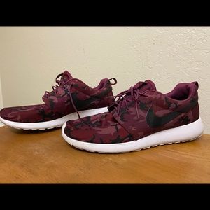 Burgundy Camouflage Nike Rosh Size 11
